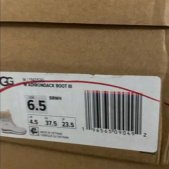 UGG ADIRONDACK - Picture 6 of 6